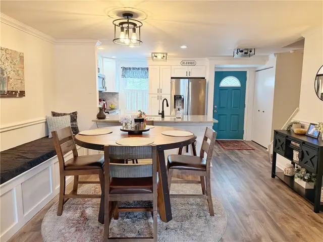 332 Parkwood Dr gallery image 14