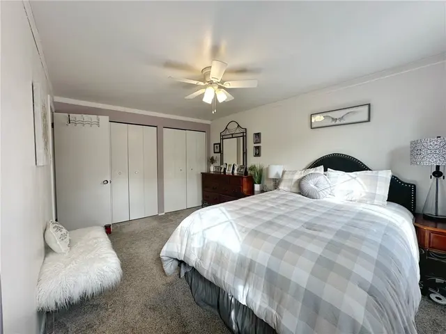 332 Parkwood Dr gallery image 18