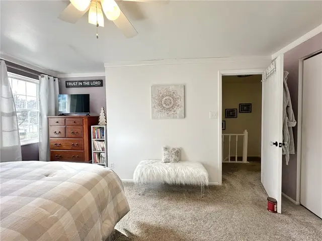 332 Parkwood Dr gallery image 19