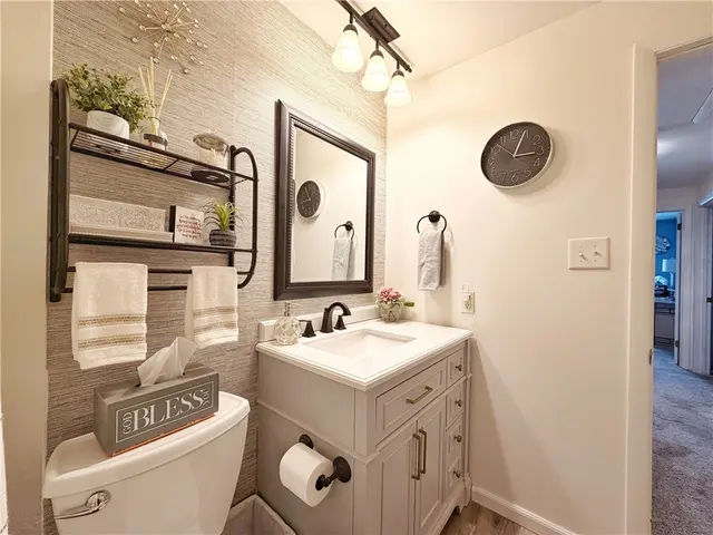 332 Parkwood Dr gallery image 21