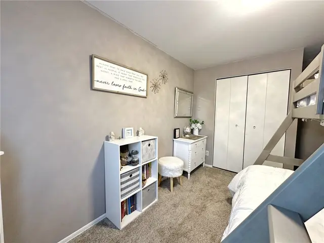 332 Parkwood Dr gallery image 23