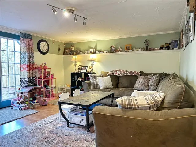 332 Parkwood Dr gallery image 30
