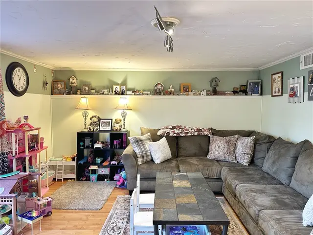 332 Parkwood Dr gallery image 31