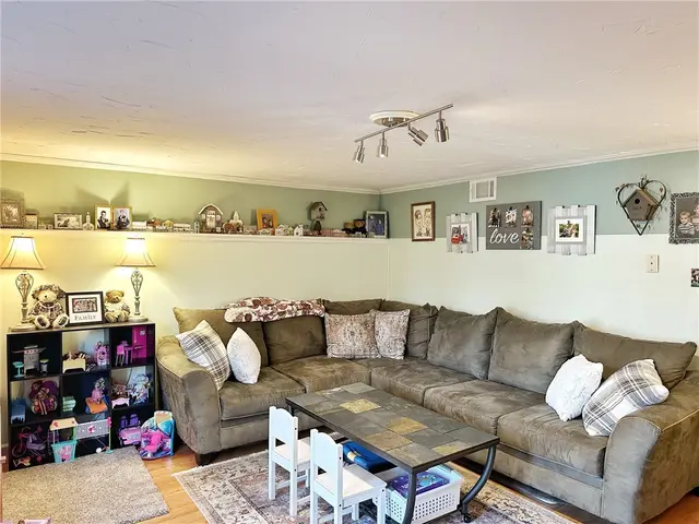 332 Parkwood Dr gallery image 33
