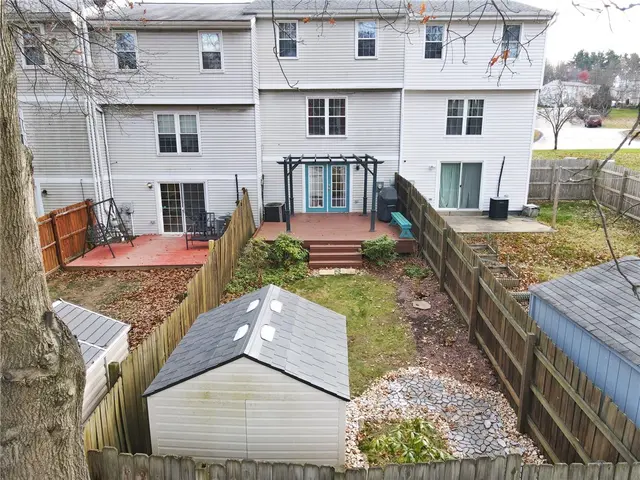 332 Parkwood Dr gallery image 37