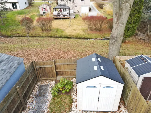 332 Parkwood Dr gallery image 41
