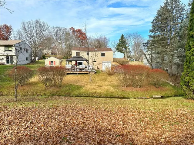 332 Parkwood Dr gallery image 43