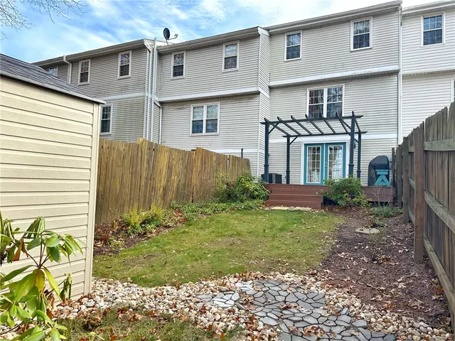 332 Parkwood Dr gallery image 44
