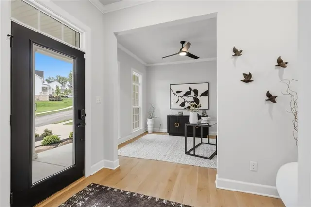 333 Crest Ln gallery image 3