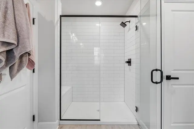 333 Crest Ln gallery image 8