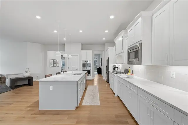 333 Crest Ln gallery image 9