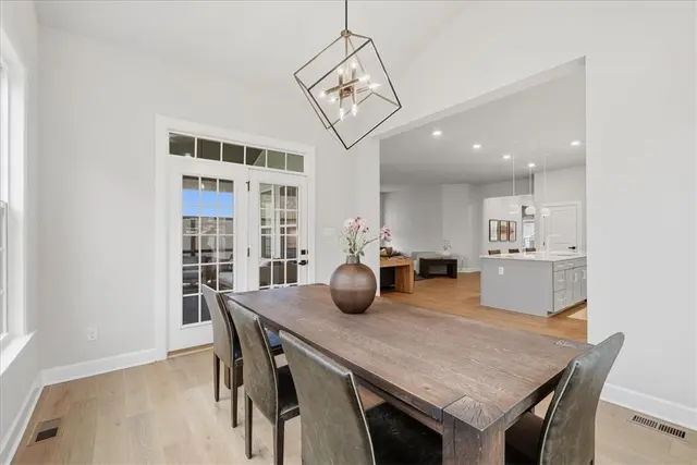 333 Crest Ln gallery image 13
