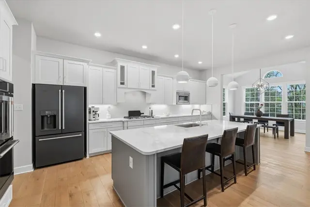 333 Crest Ln gallery image 14