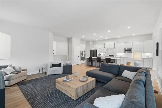 333 Crest Ln gallery image 17