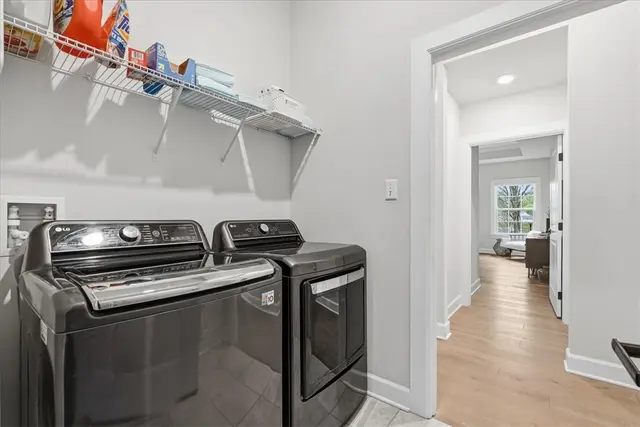 333 Crest Ln gallery image 20