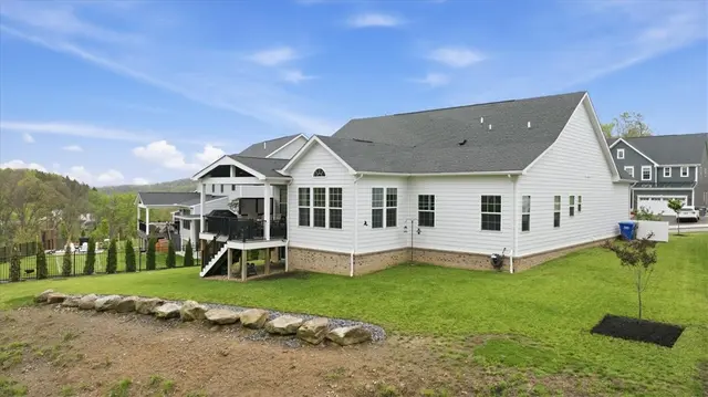 333 Crest Ln gallery image 23