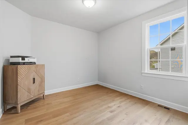 333 Crest Ln gallery image 30