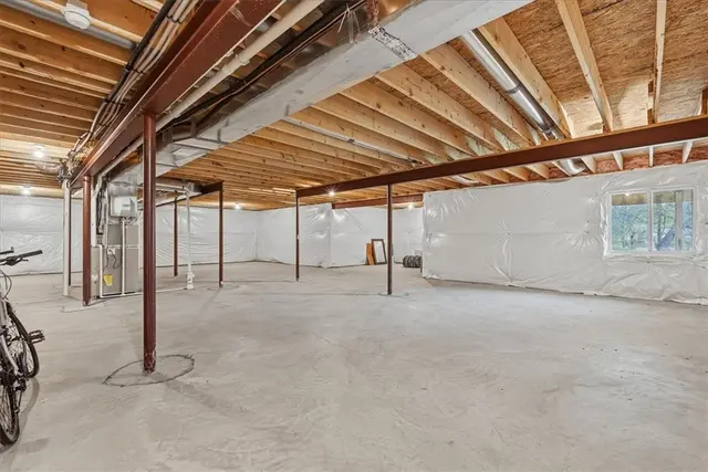 333 Crest Ln gallery image 32