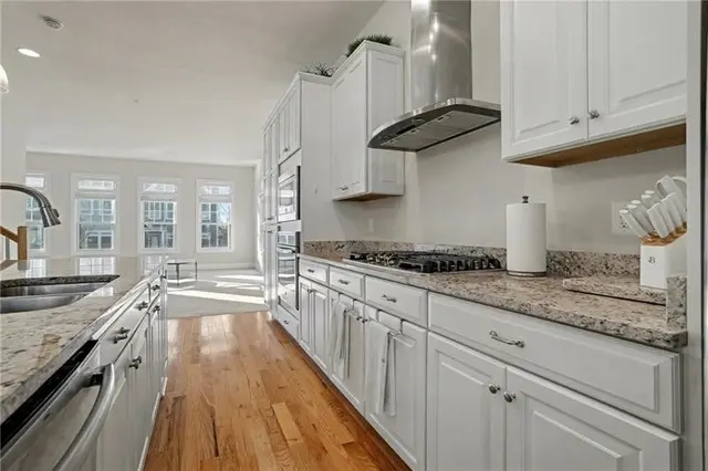 333 Osona Lane gallery image 9