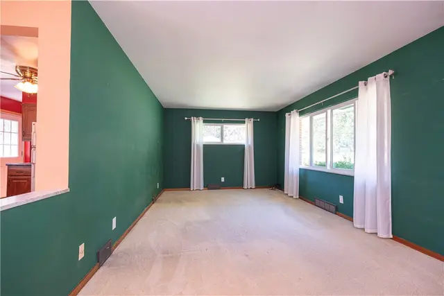 333 Rolshouse Rd gallery image 13
