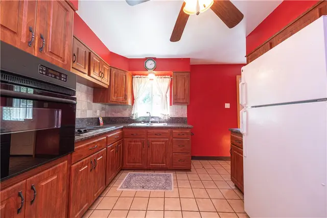 333 Rolshouse Rd gallery image 16