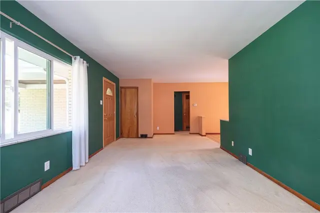 333 Rolshouse Rd gallery image 25