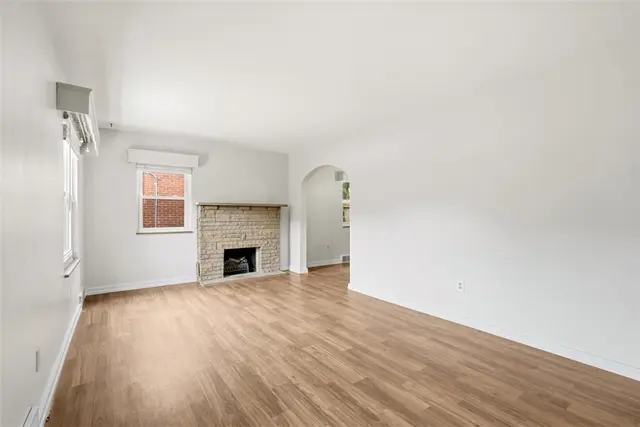 3343 MAPLE gallery image 20