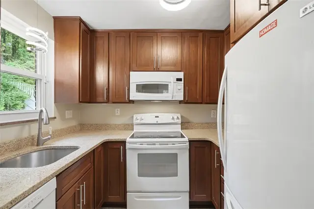 3343 MAPLE gallery image 42