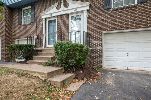 335 Laporte Ct gallery image 9