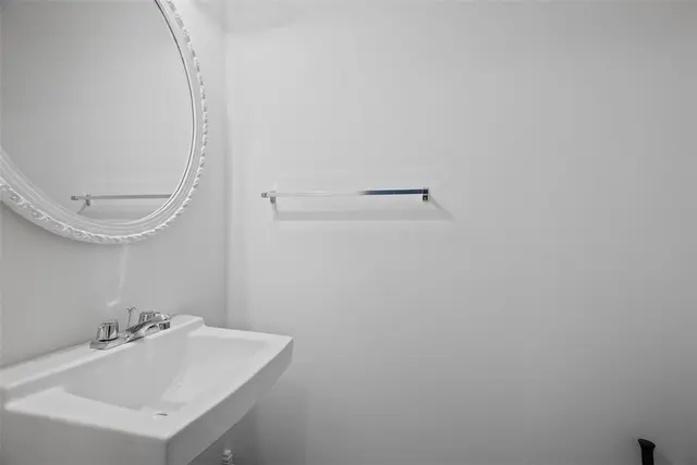 335 Laporte Ct gallery image 23