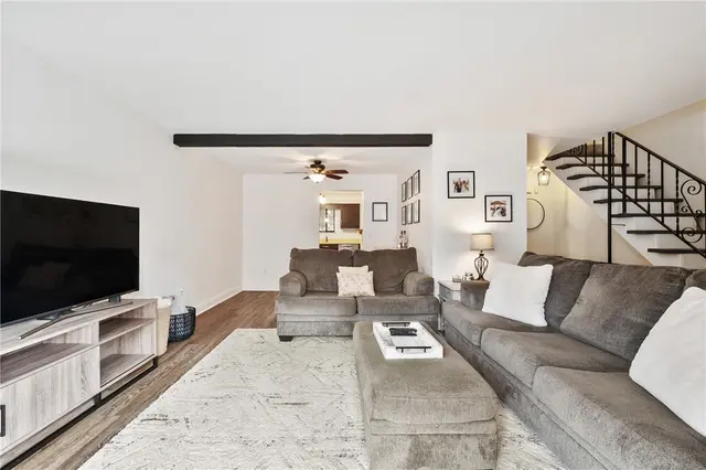 335 WOODBRIDGE DR gallery image 3