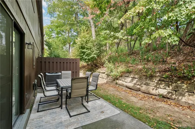 335 WOODBRIDGE DR gallery image 12
