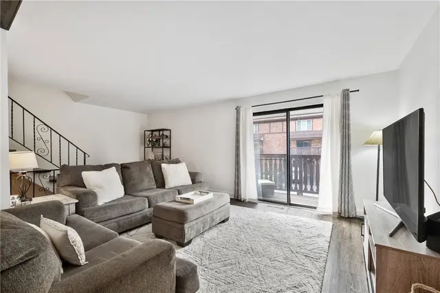 335 WOODBRIDGE DR gallery image 16