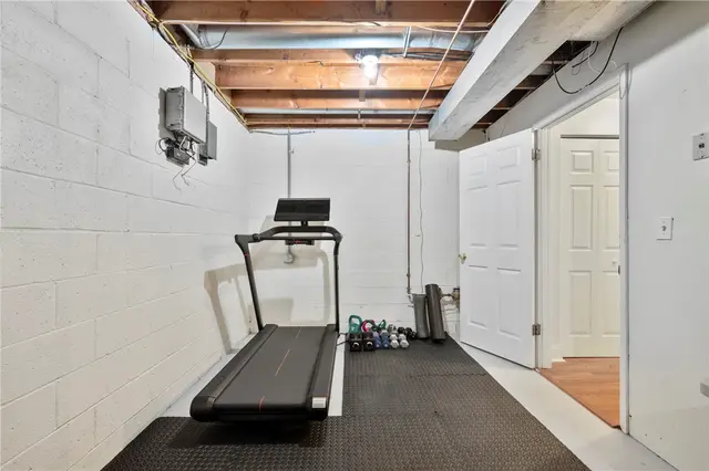 335 WOODBRIDGE DR gallery image 17