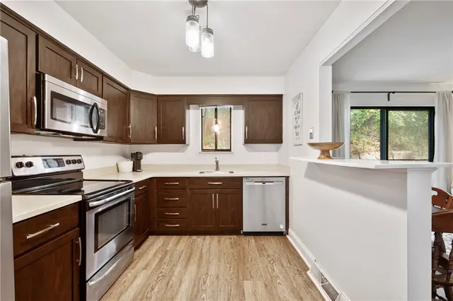 335 WOODBRIDGE DR gallery image 22