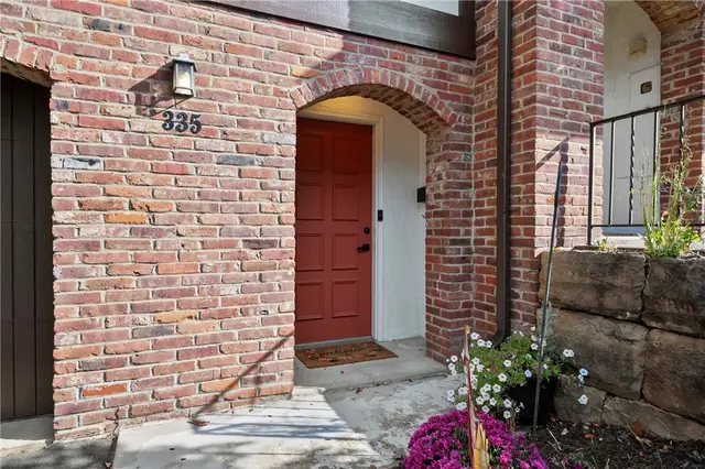 335 WOODBRIDGE DR gallery image 23