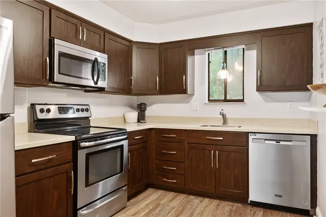 335 WOODBRIDGE DR gallery image 28