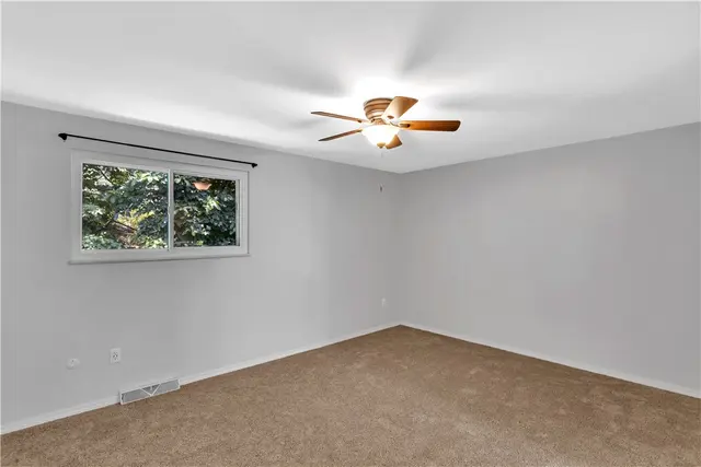 337 Woodbridge Dr gallery image 2