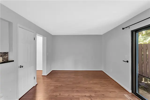 337 Woodbridge Dr gallery image 3