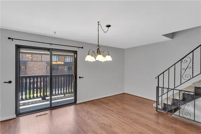 337 Woodbridge Dr gallery image 7