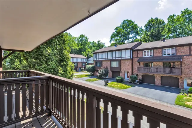 337 Woodbridge Dr gallery image 9