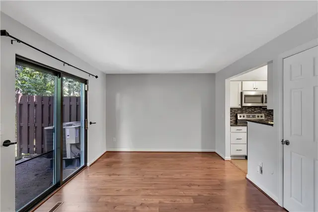 337 Woodbridge Dr gallery image 11