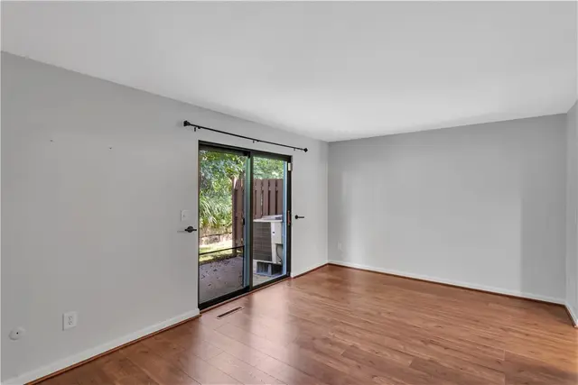 337 Woodbridge Dr gallery image 16