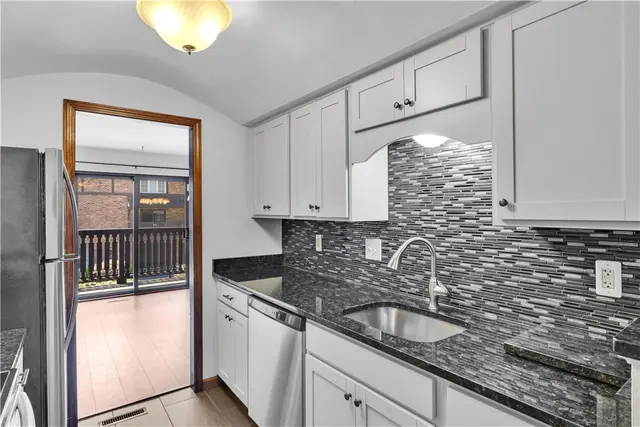337 Woodbridge Dr gallery image 19