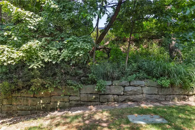 337 Woodbridge Dr gallery image 20