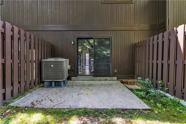 337 Woodbridge Dr gallery image 23