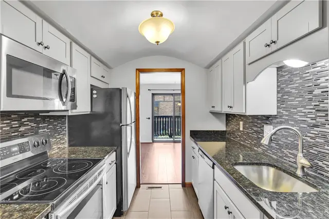 337 Woodbridge Dr gallery image 26