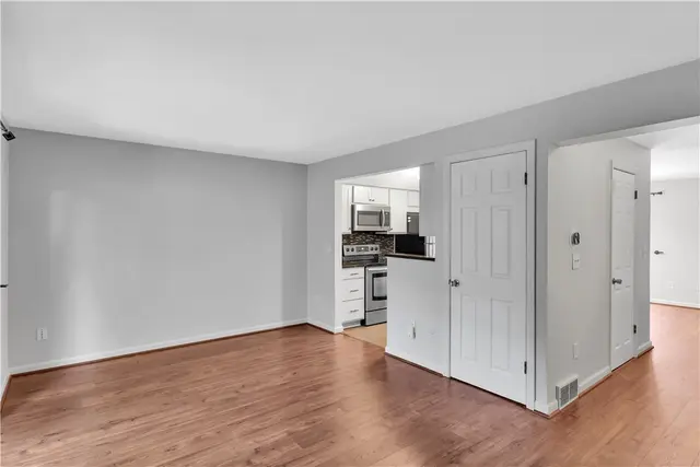 337 Woodbridge Dr gallery image 27