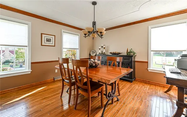 340 Fox Meadow Dr gallery image 3