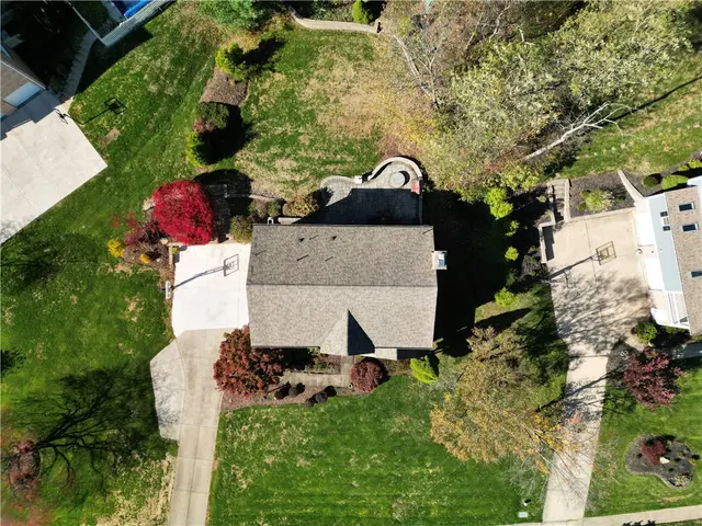 340 Fox Meadow Dr gallery image 4